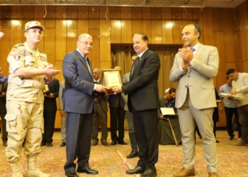 محافظ المنيا يكرم عددا من أبطال حرب أكتوبر وأسر الشهداء تقديرا لما قدموه من تضحيات 30 - جريدة المساء