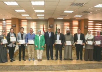 محافظ الشرقية يُسلم 14متدربا شهادات إجتياز الدورة التدريبية بأحد فروع تنمية الموارد البشرية "إدارة الذات" 23 - جريدة المساء