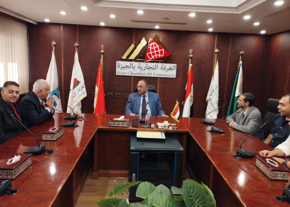 رئيس الغرفة التجارية بالجيزة يلتقى باعضاء شعبة البقالة والمواد الغذائية 18 - جريدة المساء
