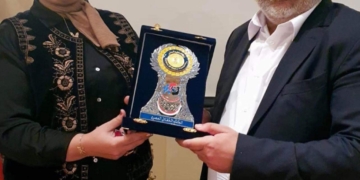 تكريم عبد الرحيم كمال من المركز الثقافي المصري بلندن  1 - جريدة المساء