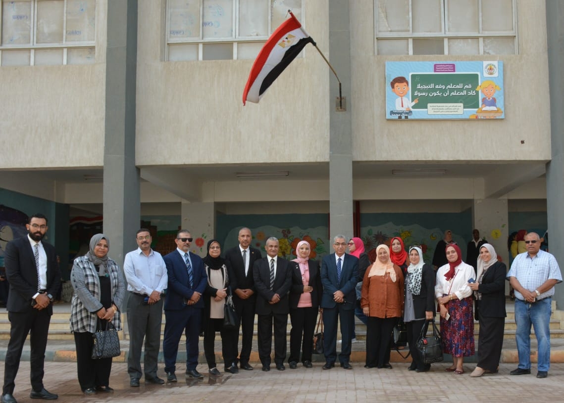 وكيل مديرية القاهرة لشؤون التعليم تتفقد إنتظام التعليم في مدارس المعصرة...  17 - جريدة المساء