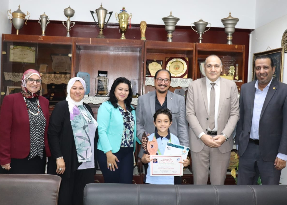 تكريم الطفل المعجزة جونى ماجد الأول في مسابقة "singa سينجا"العالمية فى الرياضيات 18 - جريدة المساء