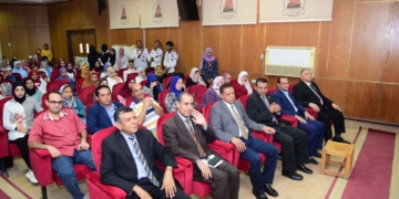 آداب سوهاج تنظم ندوة عن أبعاد مشكله السكان في المحافظة وتأثيرها على الصحة الإنجابية 1 - جريدة المساء