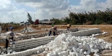 ازالة بناء في المهد على ارض زراعية بقرية اليمن غرب الاسكندرية 9 - جريدة المساء