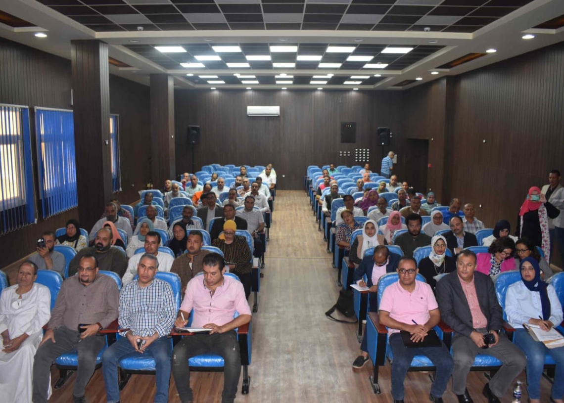 محافظ المنيا: برنامج التنمية المحلية لصعيد مصر، يعقد حوارا مجتمعيا مع كافة الأطراف لدراسة تطوير سوق الحبشي 17 - جريدة المساء