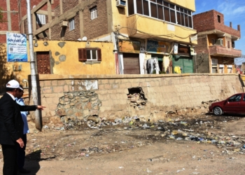 محافظ اسوان يتفقد الشوارع الداخلية والمناطق السكنية لمتابعة مستوى النظافة 17 - جريدة المساء