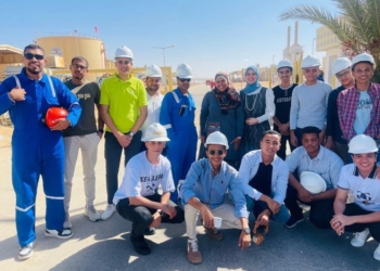 طلاب بترول مطروح في زيارة ميدانية لحقول السلام بالصحراء الغربية 33 - جريدة المساء