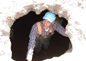 فوز الآثارى البورسعيدي طارق الحسينى بجائزة الأنصارى بالآثاريين العرب 17 - جريدة المساء