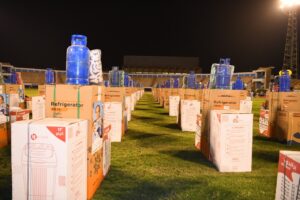 " ثلاجة وغسالة وبوتاجاز لكل عروسة " .. نائب مستقبل وطن يساهم في تيسير زواج 125 فتاة بقنا 61 - جريدة المساء