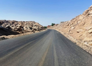 محافظ أسوان يشيد بدور الجهاز المركزى للتعمير والجهات المعنية لنهو مشروع الطريق البديل للسادات 31 - جريدة المساء
