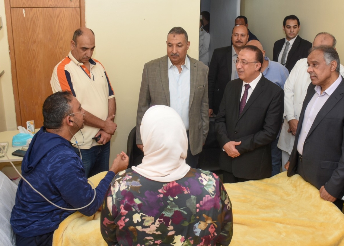 محافظ الإسكندرية يزور المصابين بحريق مخزن حي شرق 18 - جريدة المساء