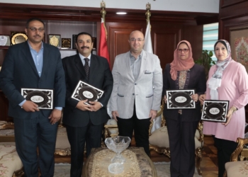 محافظ بني سويف يكرم أعضاء اللجنة التنفيذية المحلية للمبادرة الوطنية للمشروعات الخضراء الذكية 35 - جريدة المساء