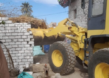 إزالة حالات تعدى على اراضى زراعية ورفع 55 طن مخلفات بالقري والتوابع بمركز المنيا 27 - جريدة المساء