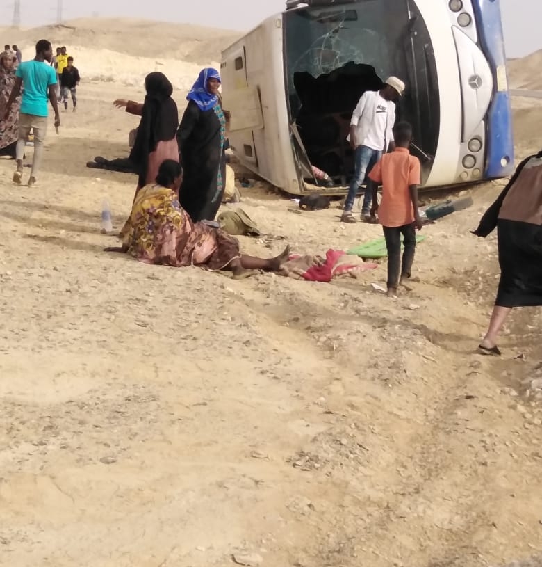 مصرع 12 شخص وإصابة 27 آخرين إثر تصادم أتوبيس ركاب بسيارة تريلا بطريق الزعفرانة رأس غارب 27 - جريدة المساء