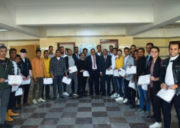 تكريم الطلاب المشاركين فى دورة إعداد المحكمين بحقوق جنوب الوادى 33 - جريدة المساء