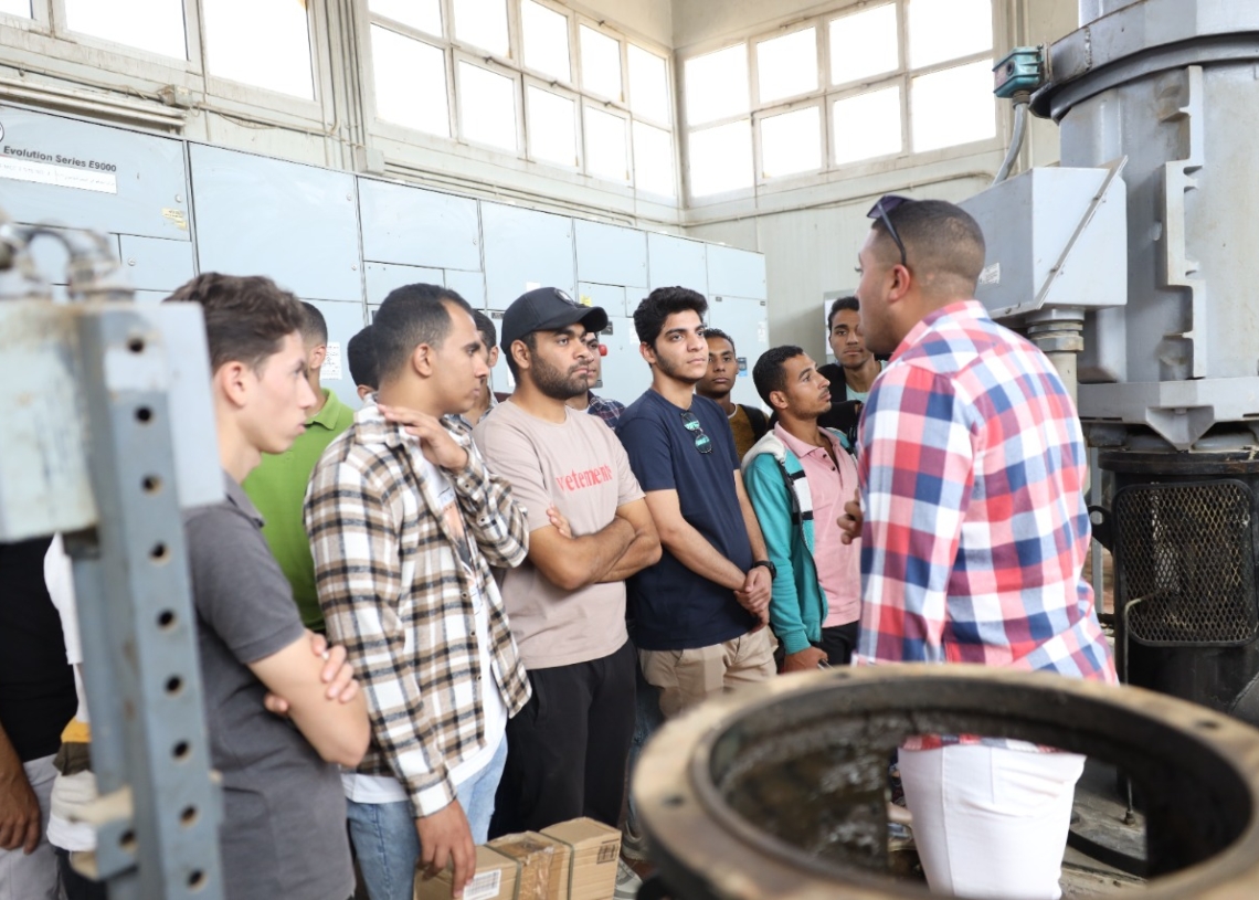  طلبة الجامعة التكنولوجية ببني سويف  يزورون المحطة الأمريكي لمياه الشرب . 19 - جريدة المساء