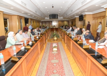 إجراءات مكثفة في أسيوط لضبط الأسواق ومواجهة ارتفاع الأسعار واحتكار السلع وفتح منافذ لتوفير المواد الغذائية 27 - جريدة المساء