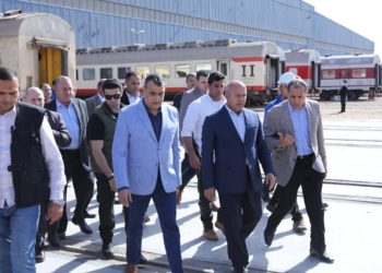 وزيرا النقل والدولة للإنتاج الحربي يتفقدان ورش كوم أبو راضي المتخصصة في إجراء العمرات المختلفة لكافة عربات ركاب السكك الحديدية 21 - جريدة المساء