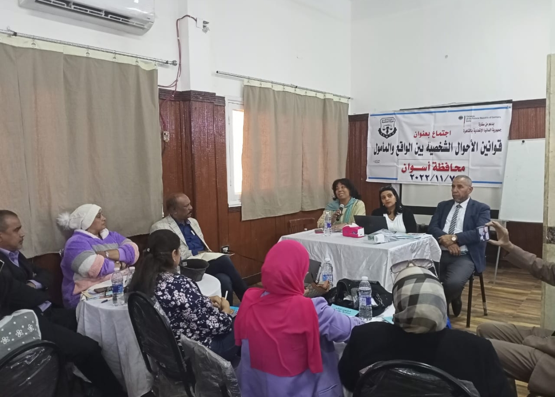 مؤسسة قضايا المراة المصرية تنظم مائدة حوارية حول قوانين الاحوال الشخصية باسوان 19 - جريدة المساء