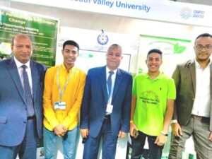 رئيس جامعة جنوب الوادي يلتقي طالب بكلية الحقوق على هامش مشاركته في قمة المناخ 21 - جريدة المساء