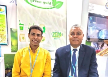 رئيس جامعة جنوب الوادي يلتقي طالب بكلية الحقوق على هامش مشاركته في قمة المناخ 16 - جريدة المساء