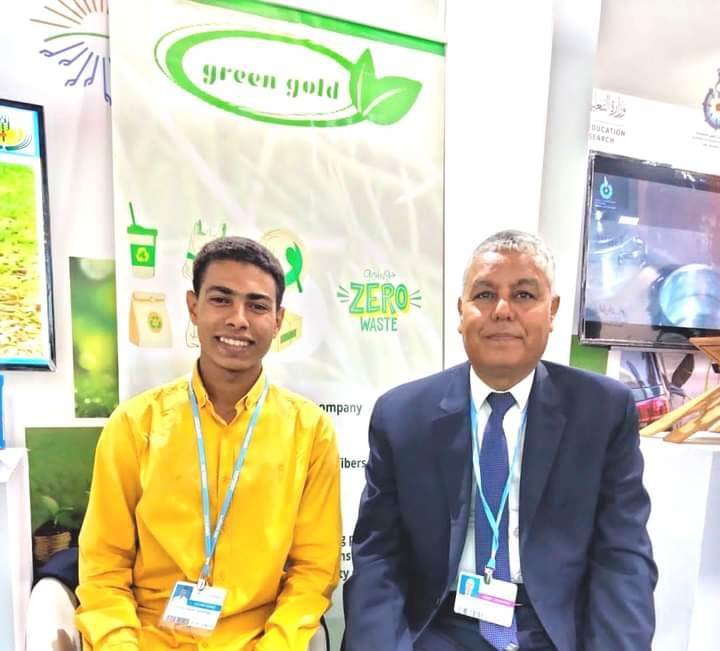 رئيس جامعة جنوب الوادي يلتقي طالب بكلية الحقوق على هامش مشاركته في قمة المناخ 19 - جريدة المساء