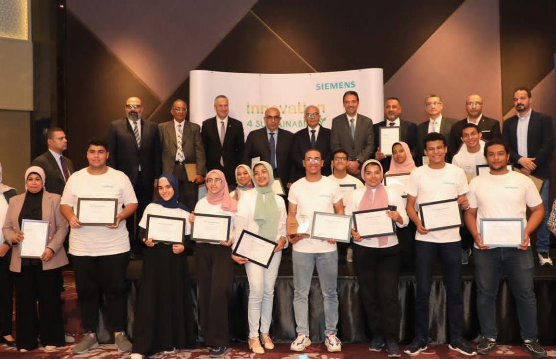 بعد فوزهم فى مشروعات التغير المناخى..وزيرالتعليم يكرم طلاب مدارس المتفوقين في العلوم والتكنولوجيا STEM 19 - جريدة المساء
