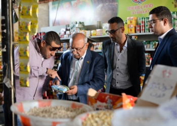"عثمان" يتابع توافر الأرز بمعرض المنتزه للسلع الغذائية بالاسماعيلية 29 - جريدة المساء