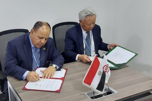 توقيع مذكرة تفاهم لاستضافة اجتماعات البنك الآسيوي للاستثمار في البنية التحتية بشرم الشيخ 20 - جريدة المساء توقيع مذكرة تفاهم لاستضافة اجتماعات البنك الآسيوي للاستثمار في البنية التحتية بشرم الشيخ 19 - جريدة المساء