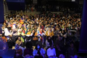 محمد عدوية يشعل حفله بساقية الصاوي بحضور كامل العدد 19 - جريدة المساء