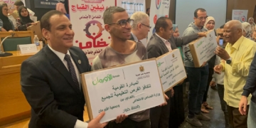 التضامن تواصل تسليم أجهزة اللاب توب للطلاب ذوى الإعاقة البصرية بجامعة حلوان 2 - جريدة المساء التضامن تواصل تسليم أجهزة اللاب توب للطلاب ذوى الإعاقة البصرية بجامعة حلوان 1 - جريدة المساء