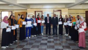 تكريم الطلاب المشاركين فى دورة إعداد المحكمين بحقوق جنوب الوادى 53 - جريدة المساء