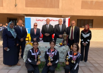 ( أبوزيد ) يُكرّم طالبات المدرسة الرياضية بالإسكندرية الفائزات بالميداليات الفضية والبرونزية فى بطولة الجمهورية لألعاب القوى تحت 14 سنة 24 - جريدة المساء