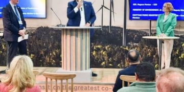 رئيس هيئة الرعاية الصحية يشارك جلسة نقاشية حول "سياسات التمويل الأخضر في ظل مواجهة تحديات المناخ" بالجناح السويدي بالمنطقة الزرقاء للمؤتمر 2 - جريدة المساء رئيس هيئة الرعاية الصحية يشارك جلسة نقاشية حول "سياسات التمويل الأخضر في ظل مواجهة تحديات المناخ" بالجناح السويدي بالمنطقة الزرقاء للمؤتمر 1 - جريدة المساء