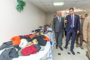 صندوق تحيا مصر ينظم معرض دكان الفرحة في جامعة بنها لتوفير 20 ألف قطعة ملابس للطلاب 17 - جريدة المساء