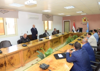 رئيس جامعة سوهاج يناقش آخر استعدادات الكليات للتقدم لمنح شهادة الايزو 27 - جريدة المساء