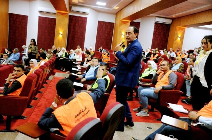 عمرو عثمان يحاضر فى المتطوعين