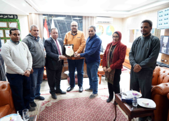 مجلس امناء مدرسة المتفوقين فى العلوم والتكنولوجيا يكرم رئيس مياه سوهاج لمجهوداته 18 - جريدة المساء