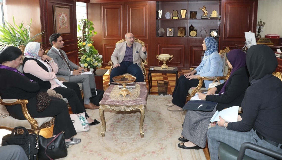  محافظ بني سويف يلتقى ممثلي هيئة الاستثمار  للبدء في  تدريب العاملين بالمنظومة على آليات الترويج للفرص الاستثمارية 17 - جريدة المساء