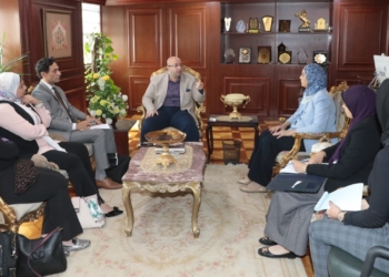  محافظ بني سويف يلتقى ممثلي هيئة الاستثمار  للبدء في  تدريب العاملين بالمنظومة على آليات الترويج للفرص الاستثمارية 27 - جريدة المساء