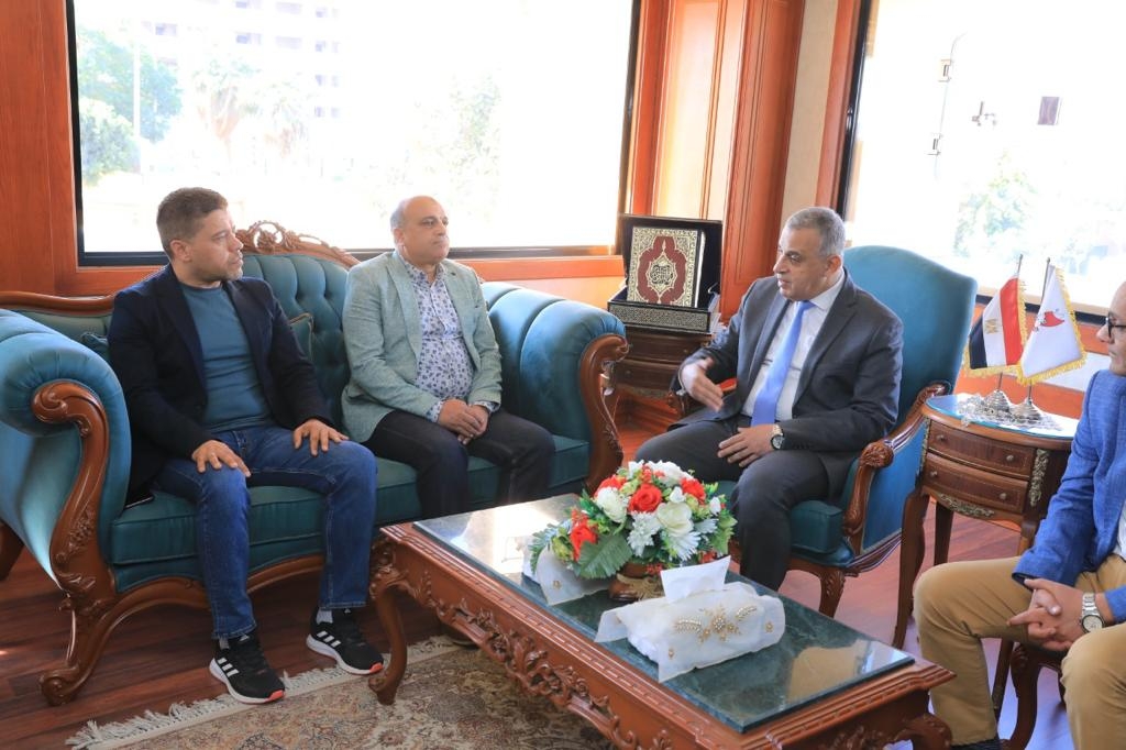 محافظ سوهاج يستقبل وفدا من وزارة الشباب والرياضة لبحث إطلاق قوافل رياضية مكثفة بالمحافظة 17 - جريدة المساء