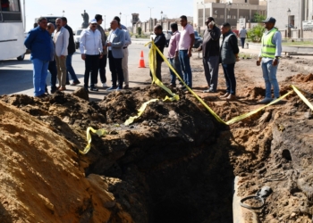 محافظ أسوان يوجه لسرعة نهو مشروع إحلال وتجديد خطوط مياه الشرب والصرف الصحى بكسر الحجر 25 - جريدة المساء