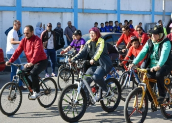 وكيل وزارة التعليم ببورسعيد تشارك 120 متسابقا في سباق الدراجات للمدارس 19 - جريدة المساء