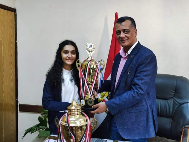 استجابة لـ "المساء" .. وكيل وزارة التعليم بقنا يكرم الطالبة "مارولا نادر" الأولى على مستوى العالم فى برمجة الروبوت 18 - جريدة المساء استجابة لـ "المساء" .. وكيل وزارة التعليم بقنا يكرم الطالبة "مارولا نادر" الأولى على مستوى العالم فى برمجة الروبوت 17 - جريدة المساء