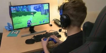 وزارة التربية والتعليم تهيب بأولياء الأمور مراقبة نشاط أبنائهم على الهواتف الذكية 1 - جريدة المساء