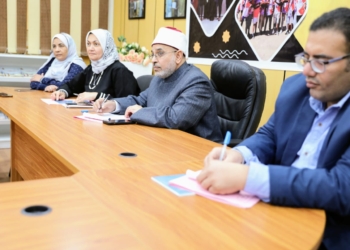 رئيس جامعة الأزهر يلتقي الطلاب الوافدين بالملتقى الدائم لبحث متطلباتهم واحتياجاتهم. 17 - جريدة المساء