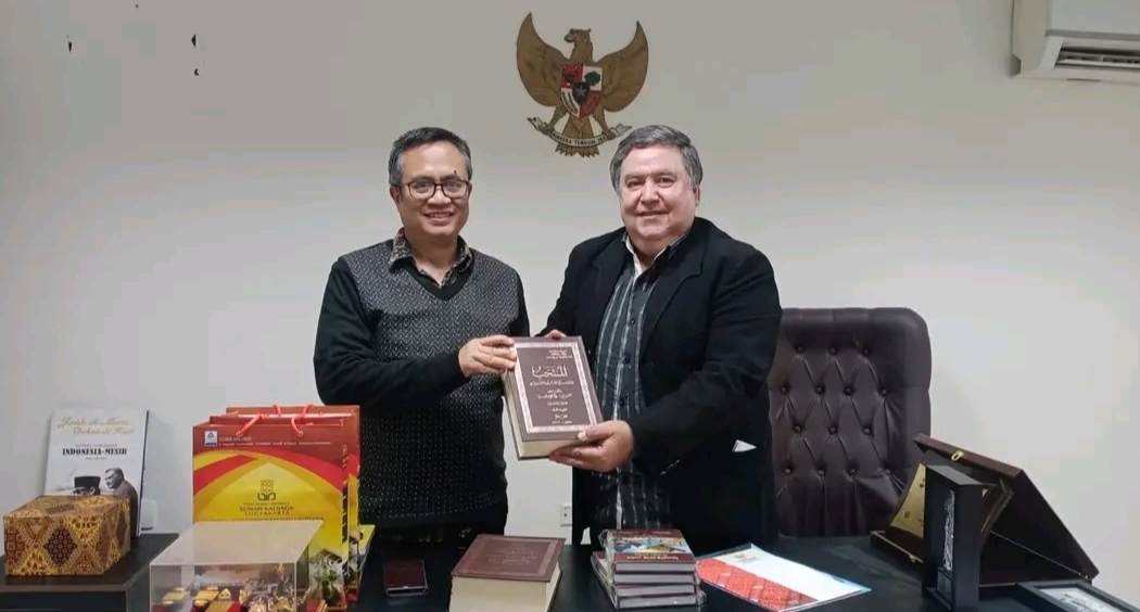 مذكرات الرئيس بحر الدين يوسف"حبيبي وعين" بمركز الدراسات الإندونيسية بجامعة القناة 18 - جريدة المساء