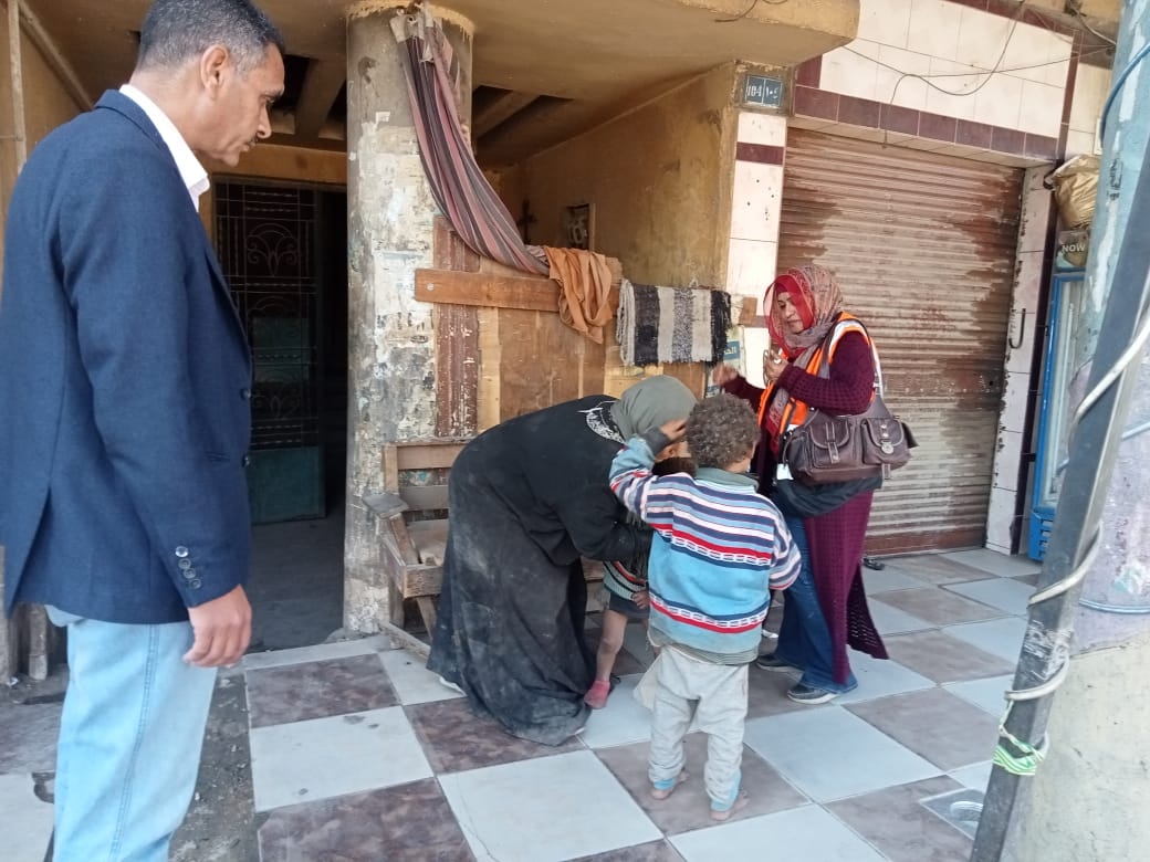 بعد نشر فيديو يحمل العديد من المغالطات والإساءة للحكومة .. محافظ أسوان يحيل واقعة ظهور سيدة متسولة تدعى عدم وجود عائل لها للنيابة العامة 19 - جريدة المساء
