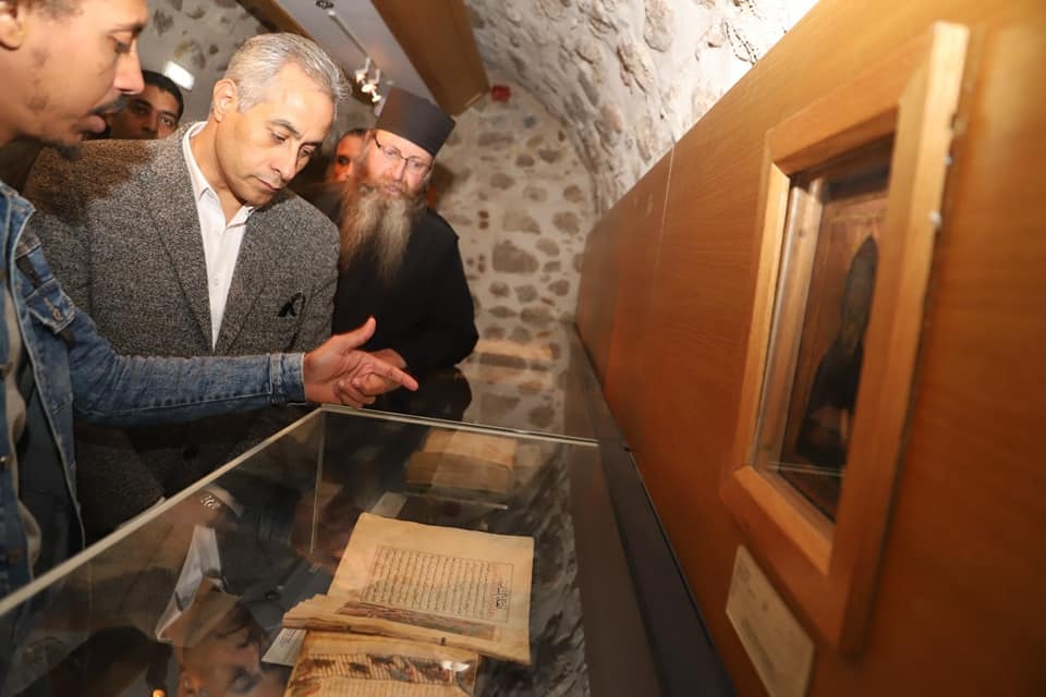 ضمن جولاته بجنوب سيناء.. وزير القوى العاملة يزور دير سانت كاترين ويهنئ "الرهبان"بذكرى استشهاد "القديسة" 19 - جريدة المساء