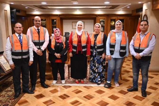 بنسبة استجابة 100%.. "التضامن": فريق التدخل السريع أنقذ 3857 مواطن بلا مأوى خلال عام 2022 22 - جريدة المساء الوزيرة مع فريق التدخل السريع